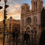 Nice basilique Notre-Dame sur l’avenue Jean Médecin, coucher du soleil