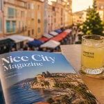 Nice City Magazine : magazine Riviera Pop sur table, Vieux Nice en arrière-plan