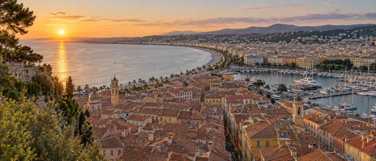 Vue sur les toits du Vieux-Nice depuis la colline du Château
