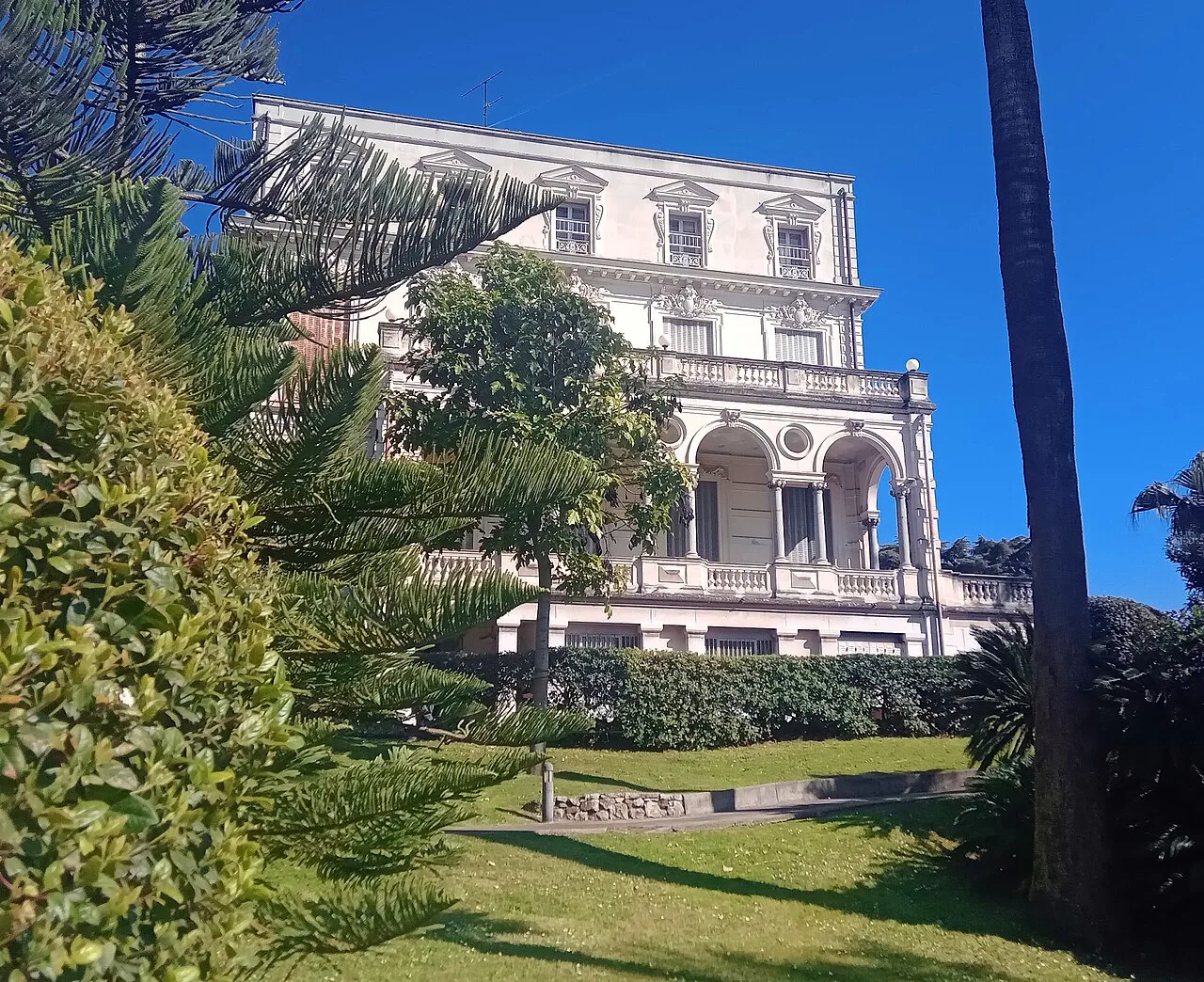 Façade de la villa Il Paradiso à Nice en 2026