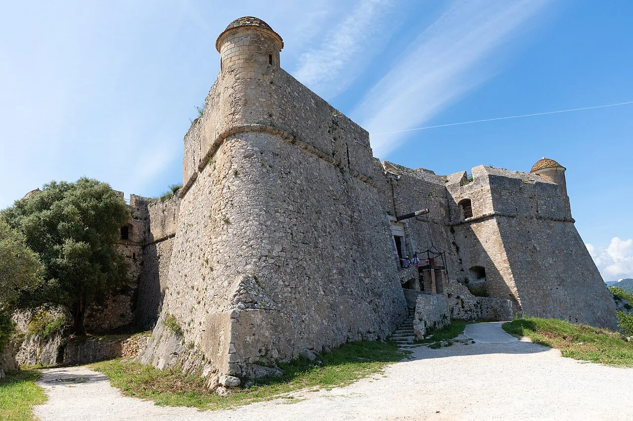 Bastions et guérites du fort du Mont-Alban