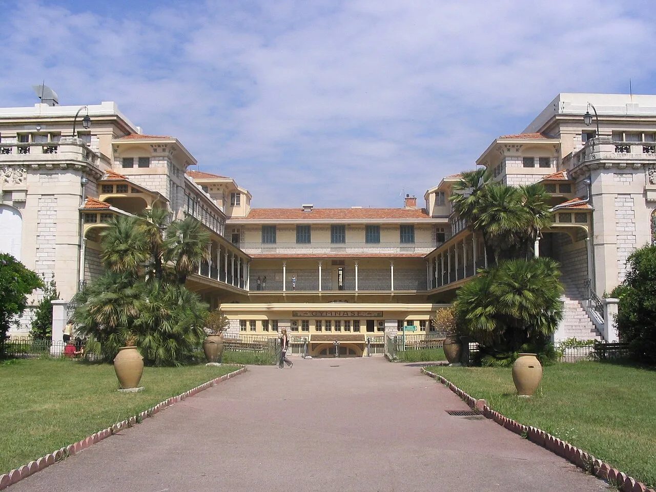 Allée centrale du lycée Masséna à Nice